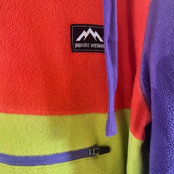 The White Lotus Sydney Sweeney Colorblock Hoodie men’s L fleece pockets outdoor - Picture 3 of 7